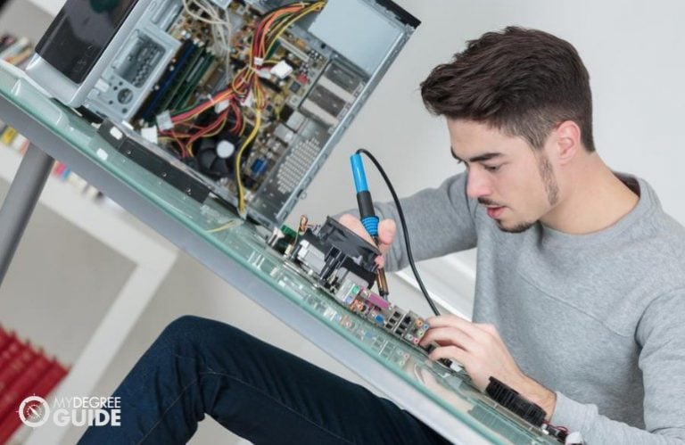 Online Electrical Engineering Degrees 1 768x499 