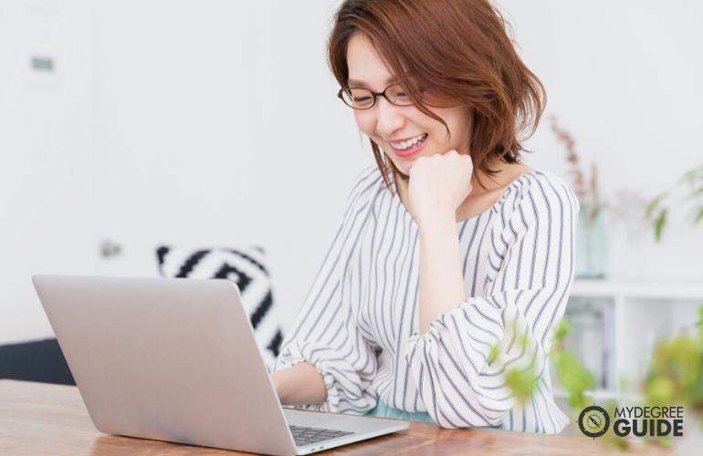 Woman taking MFA online creative writing